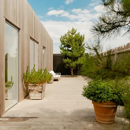 Ferienhaus Unite With The Horizon In Architectural Wonder