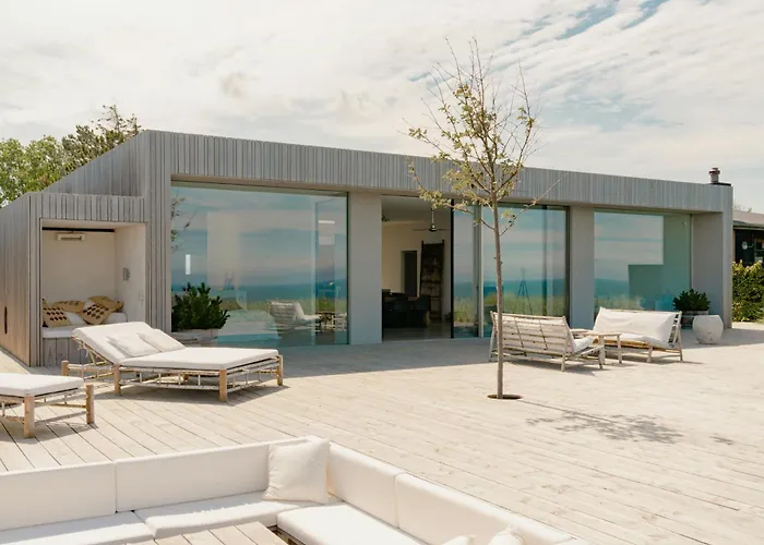 Casa vacanze Unite With The Horizon In Architectural Wonder *